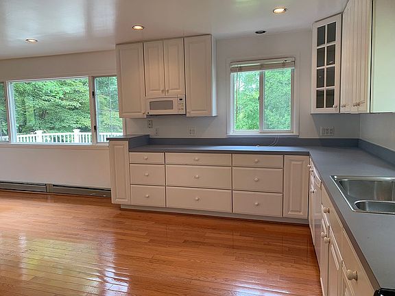 3rd image of 3816 Whispering Ln