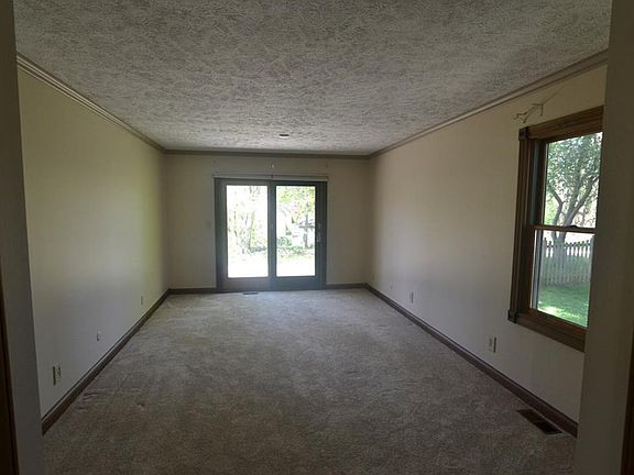 4th image of 16 Hilltop Dr