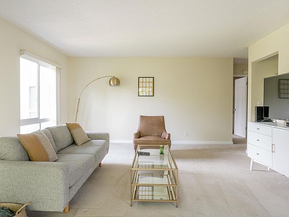 5th image of 1824 Oak Creek Dr #310