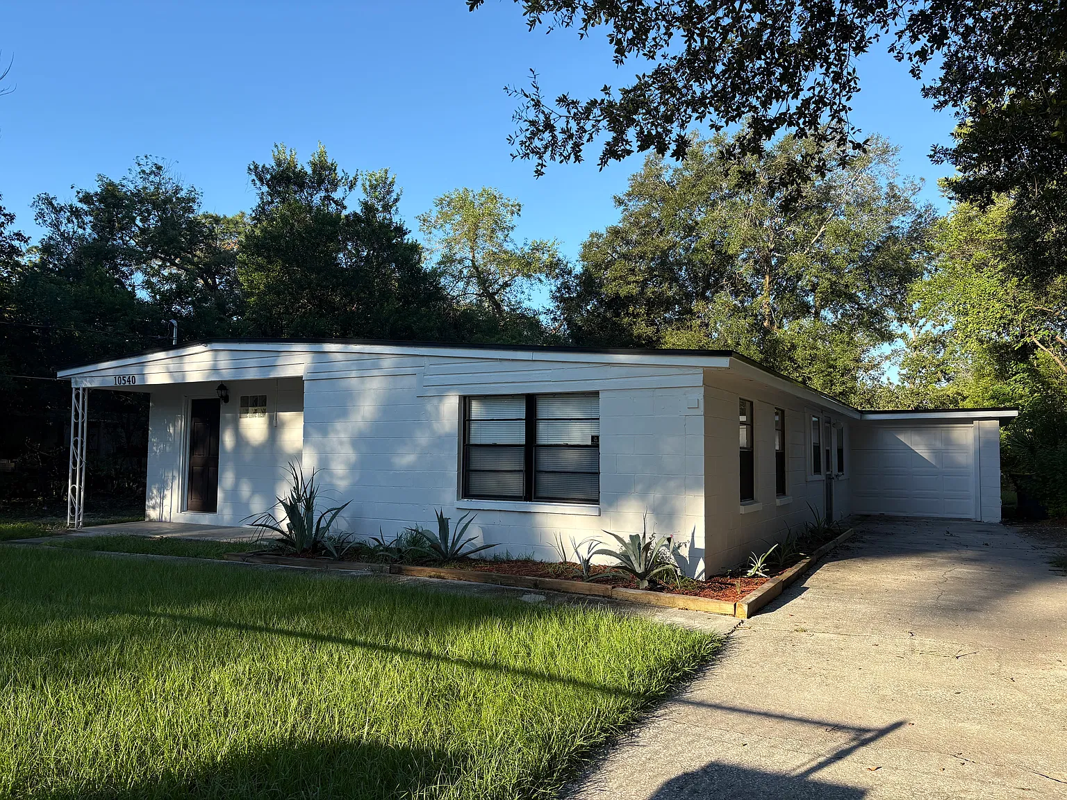 3 bed, 1192 sqft, $1,550 — Photo 1