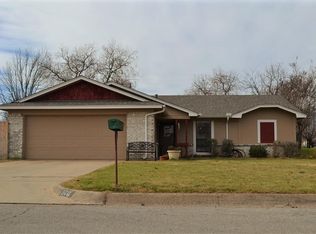 900 Arrow Wood St, Benbrook, TX 76126