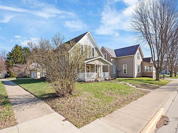 4th image of 121 W Walnut St