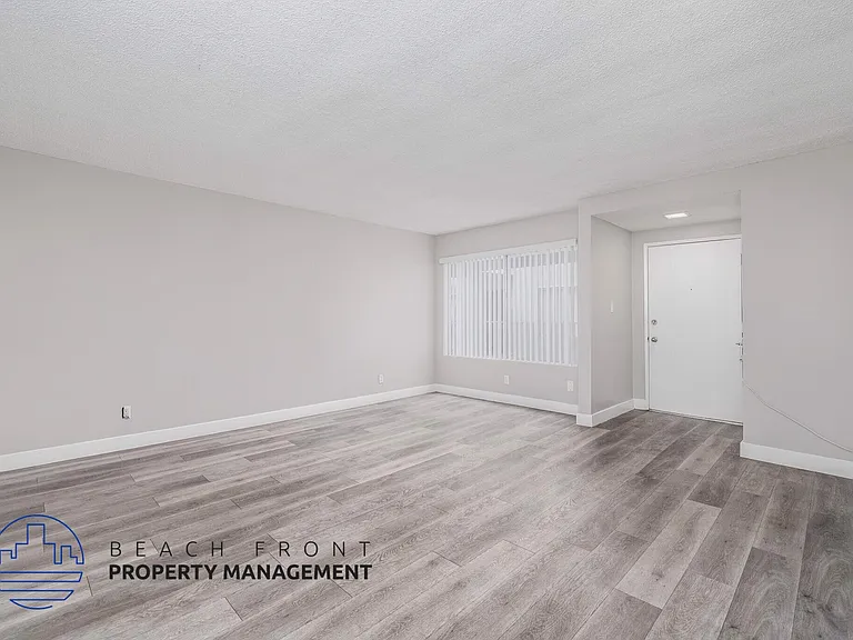 355 Coronado Ave. — Photo 11