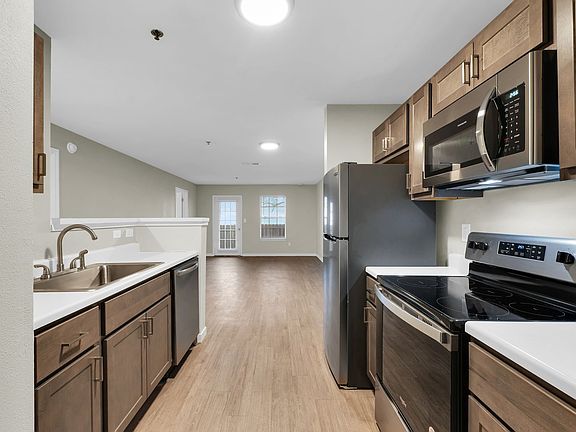 5th image of 117 Sterling Ct #6-303