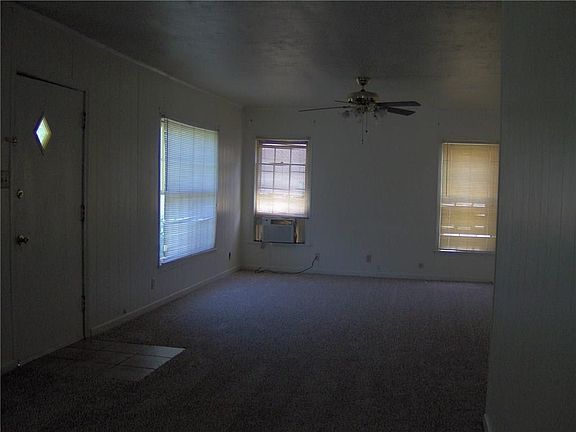 3rd image of 304 W Sadosa St
