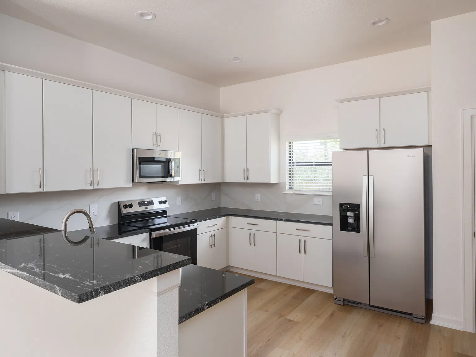 3 bed, 2.5 bath, 1700 sqft, $3,250 — Photo 3