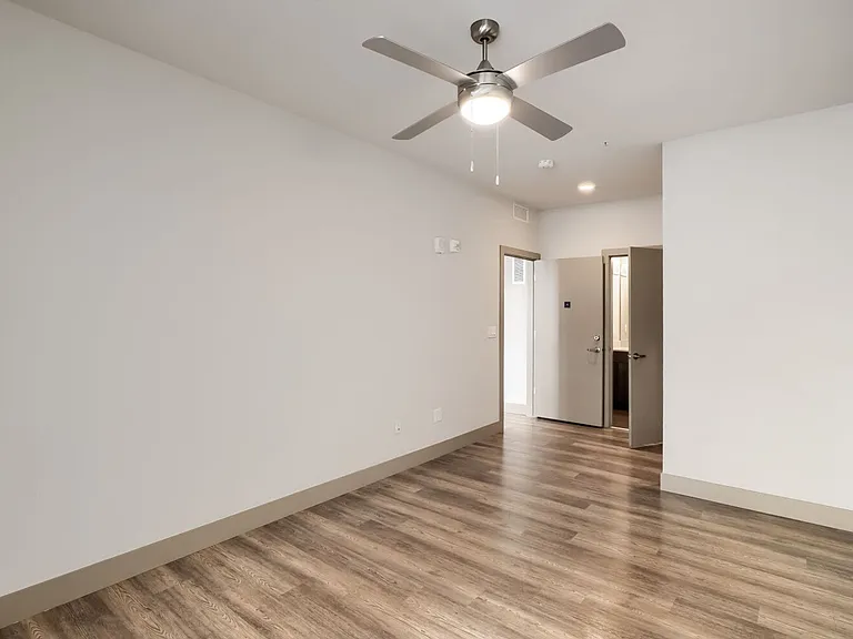 4923 King St — Photo 44