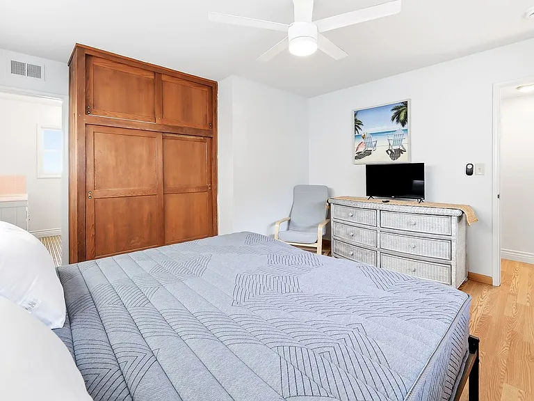 2104 E Ocean Blvd — Photo 15