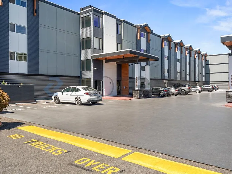 2501 Canterbury Ln E #222 — Photo 1
