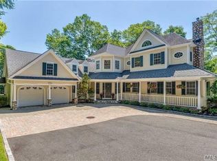 15 Blue Spruce Hl, Dix Hills, NY 11746