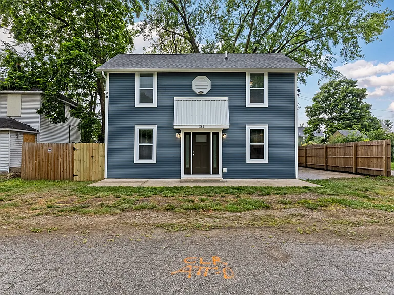 N Washington Ave — Photo 1