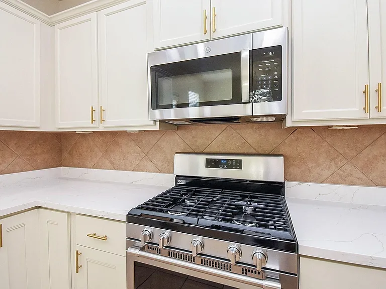 2106 Harmon Crest Ct — Photo 15