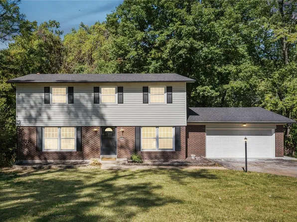 573 Monceau Dr, Saint Louis, MO 63135