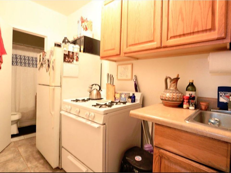 2nd image of 583 Lexington Ave
