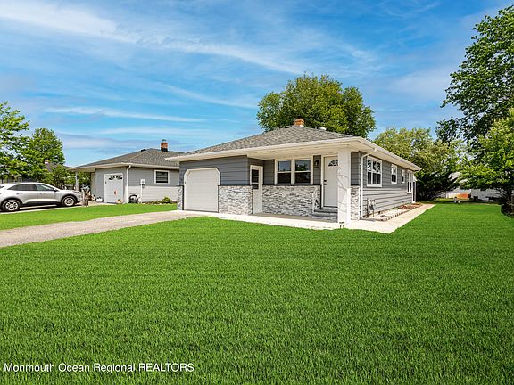 2nd image of 14 Castle Harbor Drive