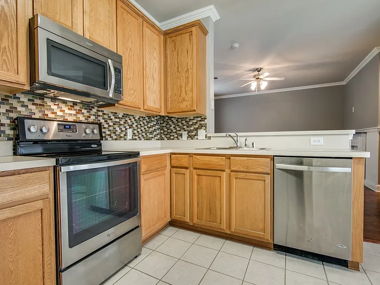 10120 Cherry Hill Ln — Photo 23