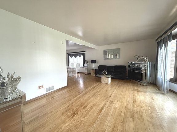 5th image of 3044 Halifax Ave
