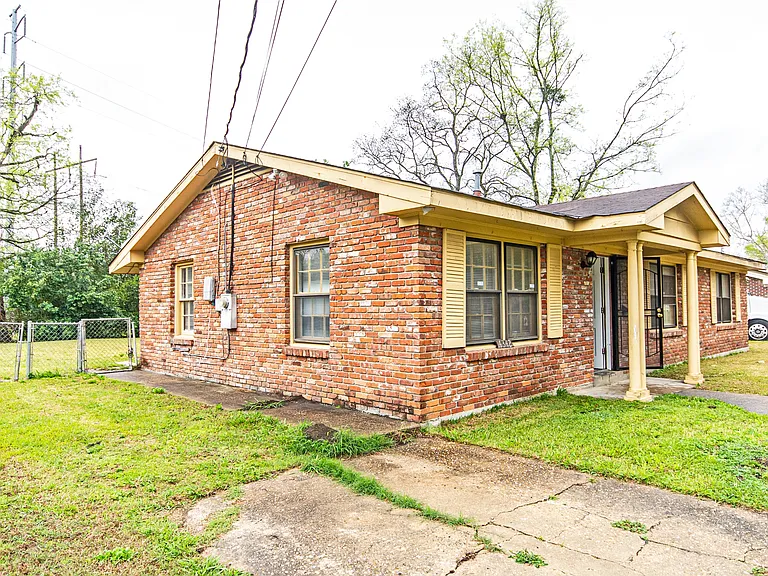 4342 Sunshine Dr — Photo 1