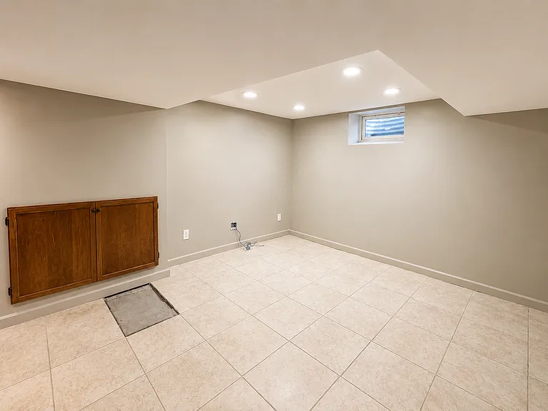 453 Wheeler St N — Photo 17