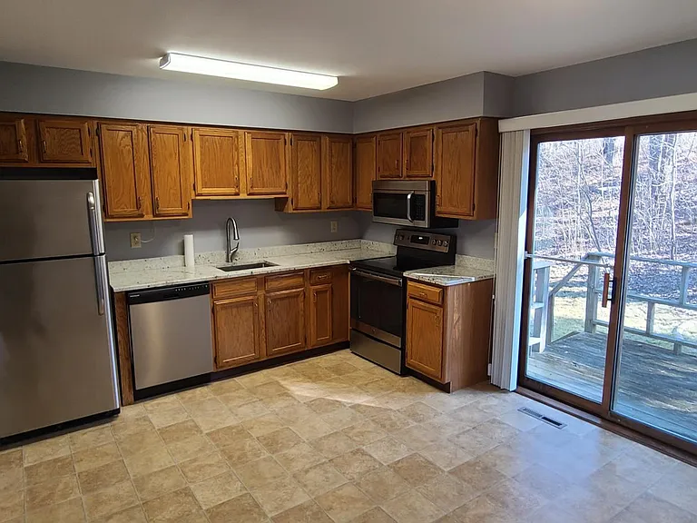20B Waterford Ave — Photo 8