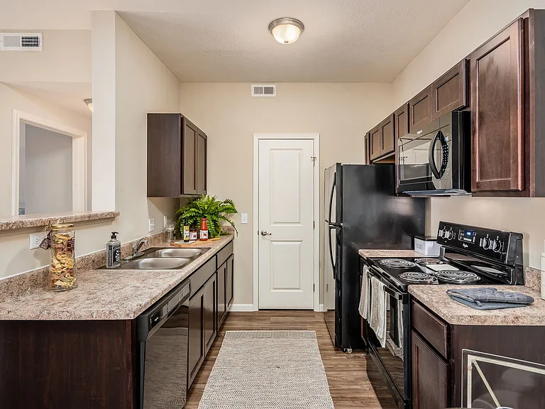 Brook Lane Apartments — Photo 9