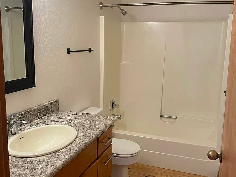 215 2nd Ave S #405 — Photo 13