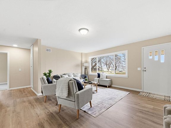 4th image of 141 W 2nd Ave