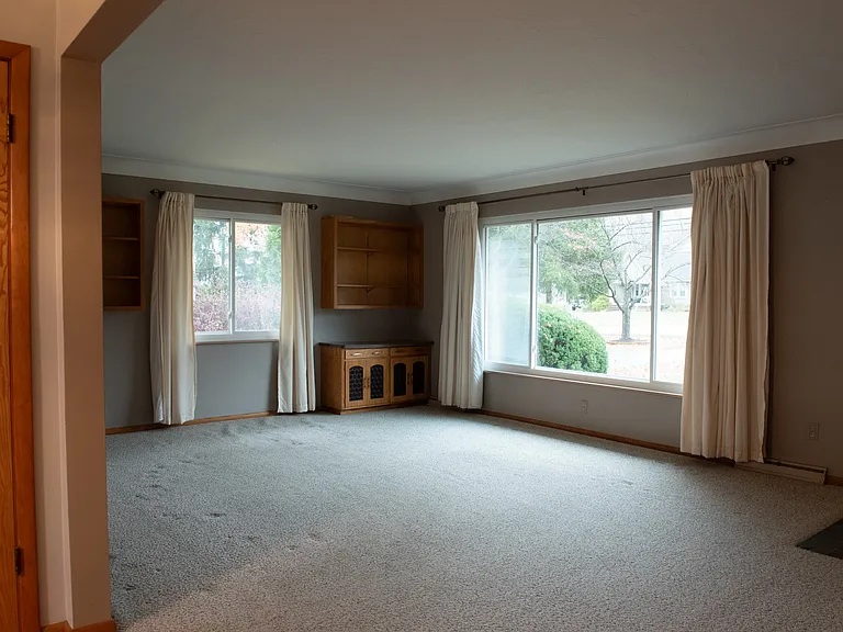 2066 Bradley Rd — Photo 7