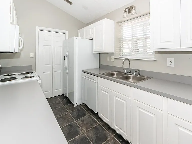 1441 Swamp Angel Ct — Photo 15