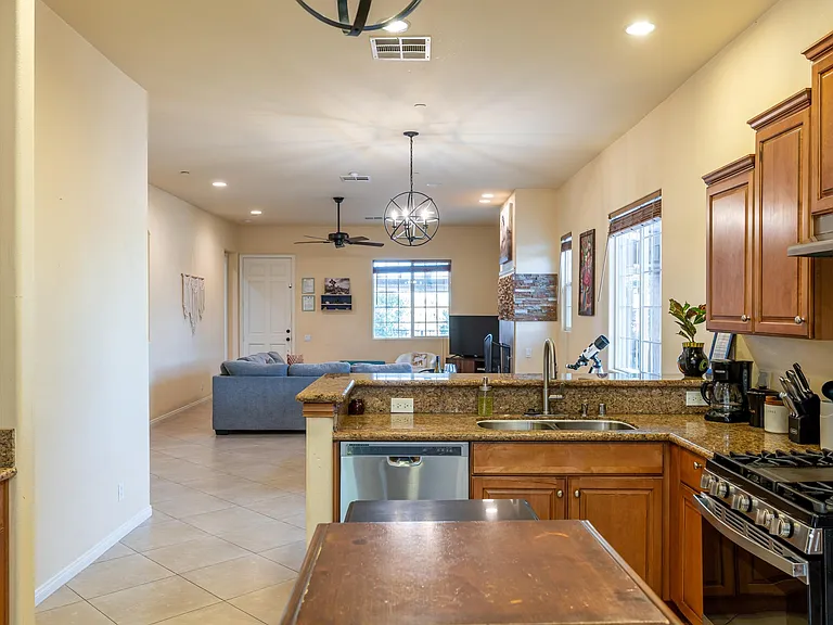 4980 Surrey Ct — Photo 17