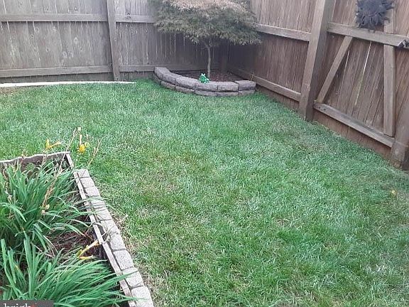 5th image of 660 Hunting Fields Rd