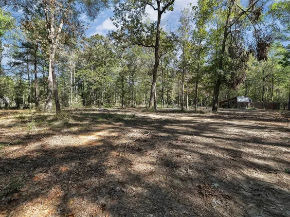 695 Piney Trl, Livingston, TX 77351