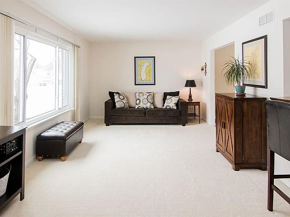 4th image of 2185 Churchill Dr