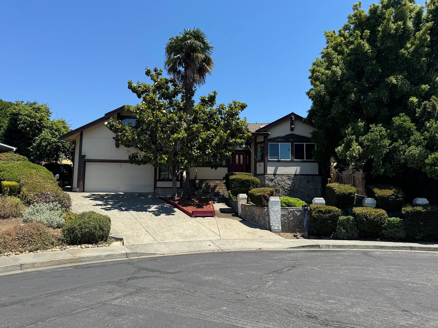 4 bed, 3200 sqft, $3,500 — Photo 1