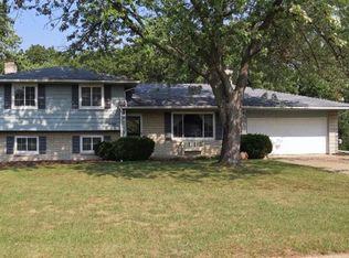 13025 Woodstock Dr, Fenton, MI 48430