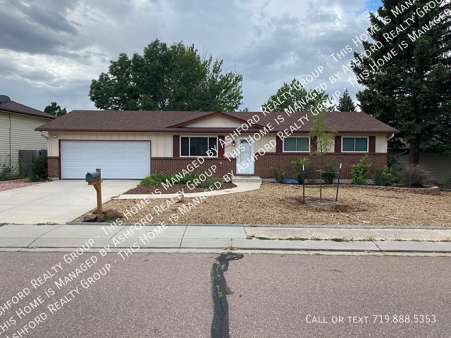 4 bed, 2.0 bath, 2106 sqft, $2,050 — Photo 2