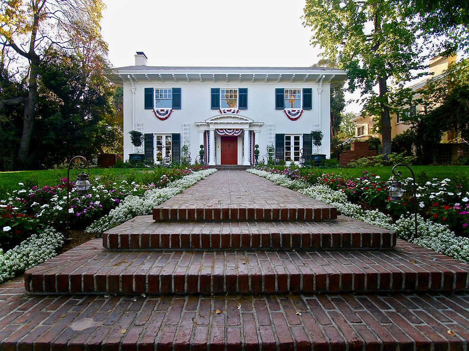 1st image of 207 Oaklawn Ave