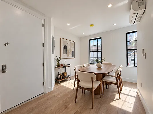 Dining area, photo 1