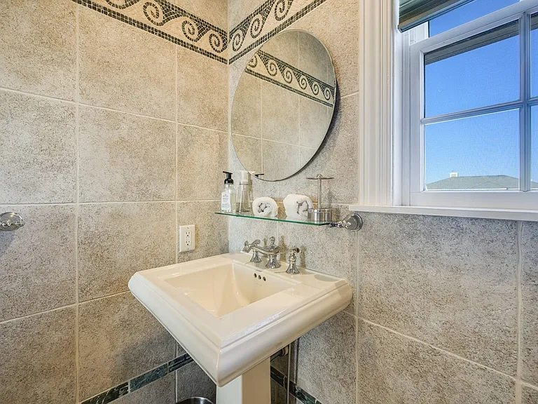 817 Dune Rd — Photo 25