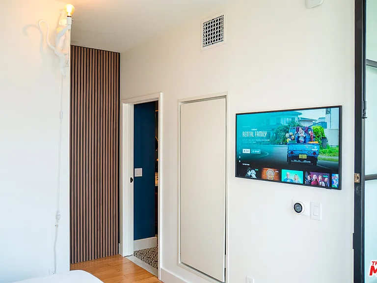 460 S Spring St #903 — Photo 23