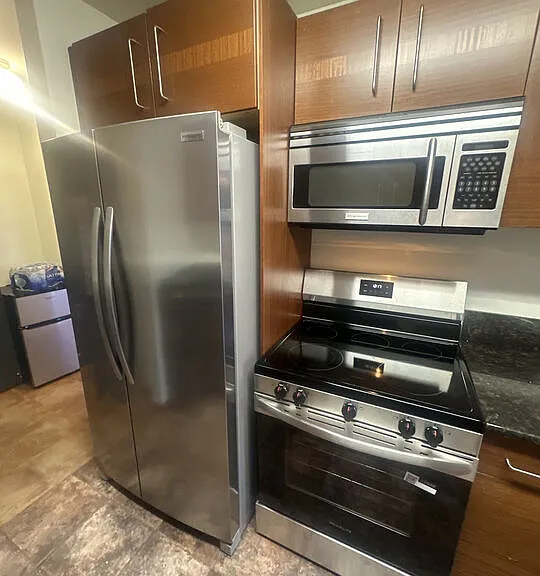 100 S Doheny Dr #213 — Photo 17