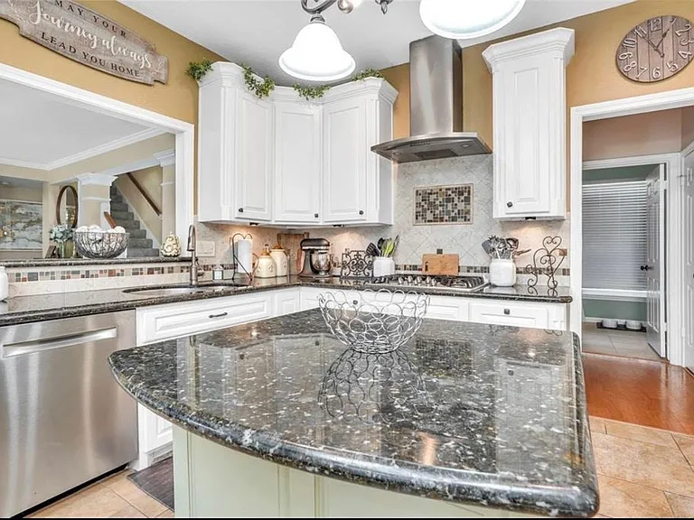 18214 Spruce Creek Dr — Photo 17