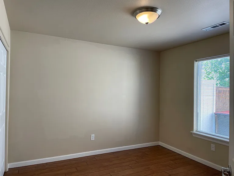 303 S Haskell St — Photo 10