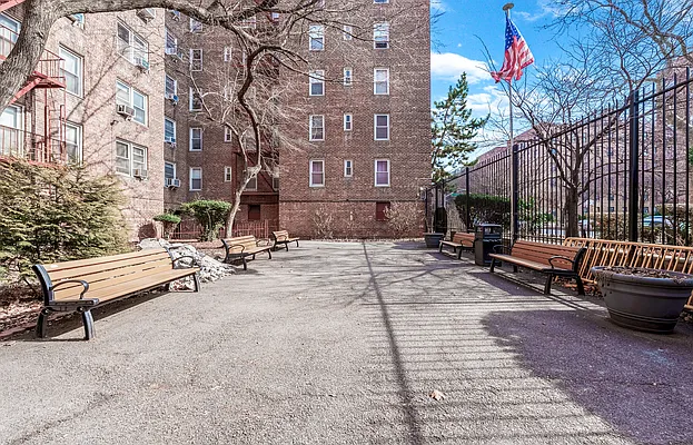 Sold by Proagent Realty Gold Coast LLC | media 29