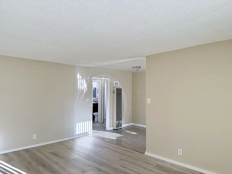 4830 Canoga St #H — Photo 3