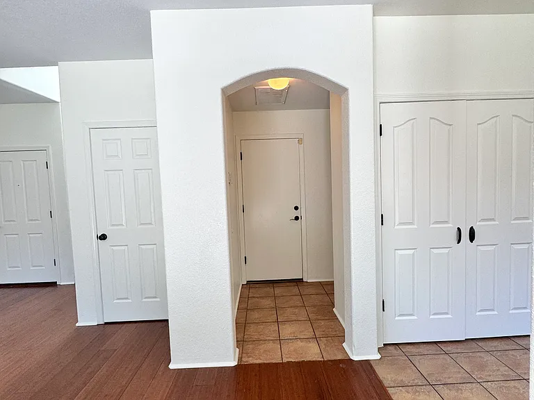 2520 Napoli Dr — Photo 8