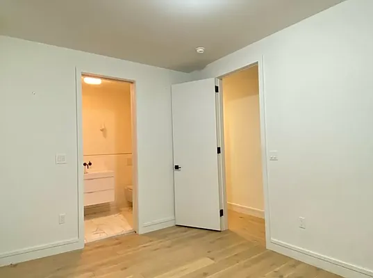 Rented by REAL New York | media 23