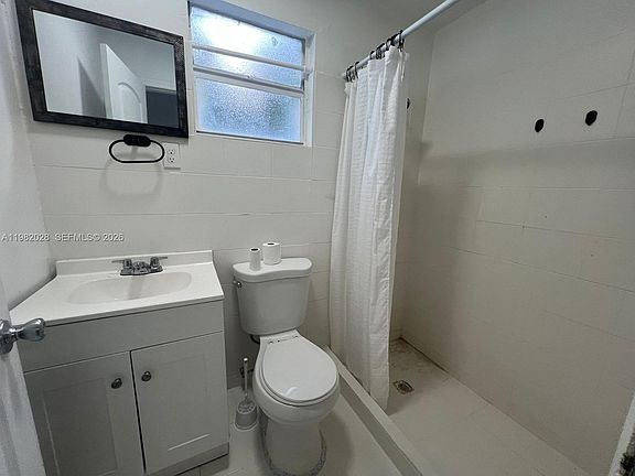 4th image of 1053 NE 149th St