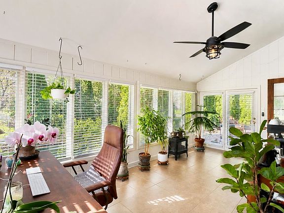 4th image of 2869 Dartmouth Dr