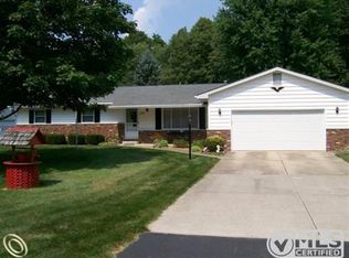 5256 N Hillcrest Dr, North Street, MI 48049